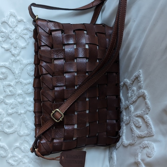 Gorgeous 100% Genuine Leather🤎 Brown Basket Weave Crossbody NWOT - Picture 3 of 16